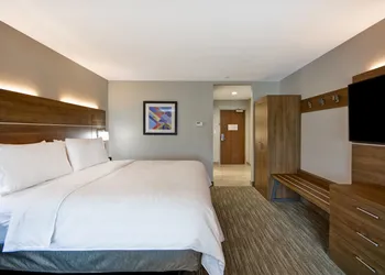 Holiday Inn Express & Suites Houston NASA - Boardwalk Area by IHG hotel thumbnail 7