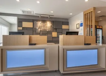 Holiday Inn Express & Suites Carlisle Southwest – I-81 by IHG hotel thumbnail 2