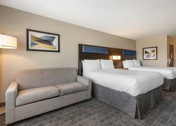 Holiday Inn Express & Suites Carlisle Southwest – I-81 by IHG hotel thumbnail 6