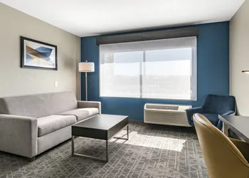 Holiday Inn Express & Suites Carlisle Southwest – I-81 by IHG hotel thumbnail 7