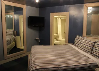 Royal Budget Inn hotel thumbnail 5