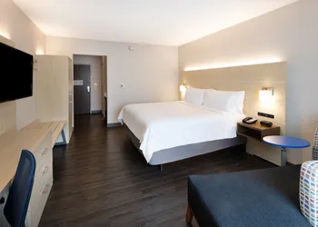 Holiday Inn Express & Suites Ft Myers Beach-Sanibel Gateway by IHG hotel thumbnail 6