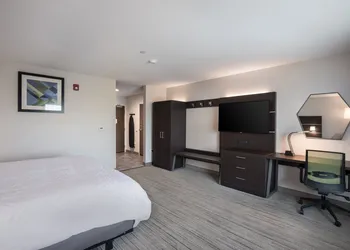 Holiday Inn Express & Suites Chicago - Hoffman Estates by IHG hotel thumbnail 5