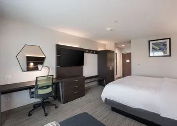 Holiday Inn Express & Suites Chicago - Hoffman Estates by IHG hotel thumbnail 7