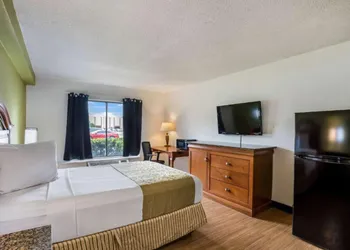 OYO Hotel Orlando Airport hotel thumbnail 8