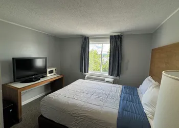 Winnisquam Lake Inn hotel thumbnail 6