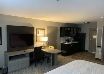 Candlewood Suites Lebanon by IHG hotel thumbnail 2