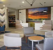 La Quinta Inn & Suites by Wyndham College Station North hotel detail image 3