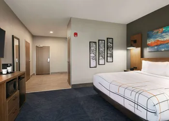 La Quinta Inn & Suites by Wyndham College Station North hotel thumbnail 5