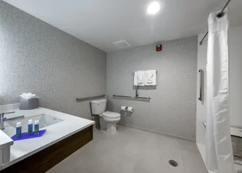 Holiday Inn Express & Suites Staunton by IHG hotel thumbnail 5
