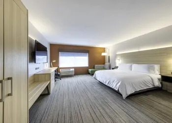 Holiday Inn Express & Suites Staunton by IHG hotel thumbnail 6