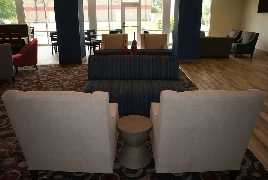 La Quinta Inn & Suites by Wyndham Bloomington hotel detail image 2