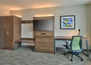 Holiday Inn Express & Suites Albuquerque East by IHG hotel thumbnail 2