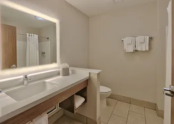 Holiday Inn Express & Suites Albuquerque East by IHG hotel thumbnail 7