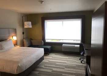 Holiday Inn Express & Suites Madison West - Middleton by IHG hotel thumbnail 8