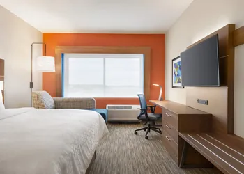 Holiday Inn Express & Suites Beaver Dam by IHG hotel thumbnail 6