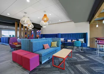 Tru by Hilton Stoughton hotel thumbnail 8
