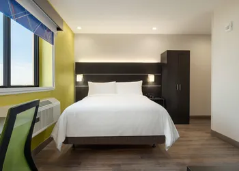 Holiday Inn Express Jamaica - JFK AirTrain - NYC by IHG hotel thumbnail 4