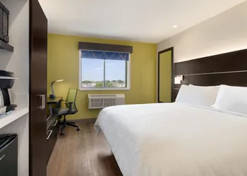Holiday Inn Express Jamaica - JFK AirTrain - NYC by IHG hotel thumbnail 5