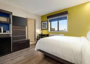 Holiday Inn Express Jamaica - JFK AirTrain - NYC by IHG hotel thumbnail 7