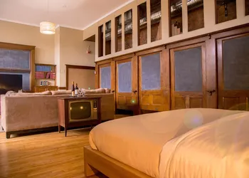 School 31 Lofts at Colors Studios hotel thumbnail 7