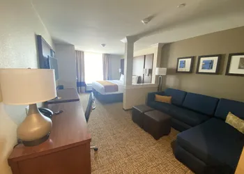 Comfort Suites Midland West hotel thumbnail 6