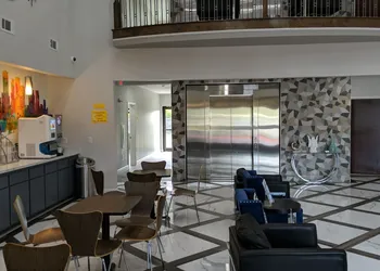 Super 8 by Wyndham Kingwood Houston North hotel thumbnail 2