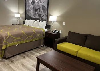 Super 8 by Wyndham Kingwood Houston North hotel thumbnail 8