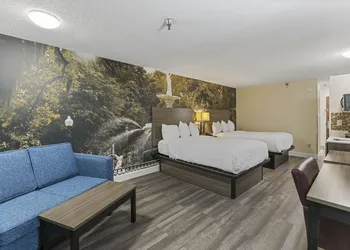 Clarion Pointe Savannah Gateway I-95 hotel thumbnail 4