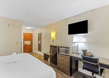Clarion Pointe Savannah Gateway I-95 hotel thumbnail 6