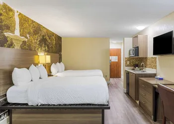 Clarion Pointe Savannah Gateway I-95 hotel thumbnail 7