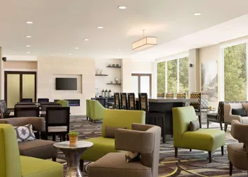 La Quinta Inn & Suites by Wyndham Burlington hotel thumbnail 3