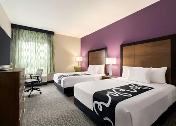 La Quinta Inn & Suites by Wyndham Burlington hotel thumbnail 6