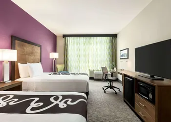 La Quinta Inn & Suites by Wyndham Burlington hotel thumbnail 7