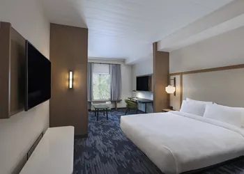 Fairfield Inn & Suites by Marriott St. Louis Downtown hotel thumbnail 7