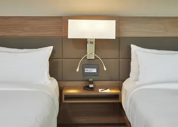 AC Hotel by Marriott Atlanta Airport Gateway hotel thumbnail 7