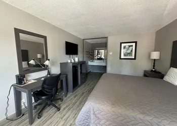 Executive Inn Locust Grove by Capital O hotel thumbnail 8