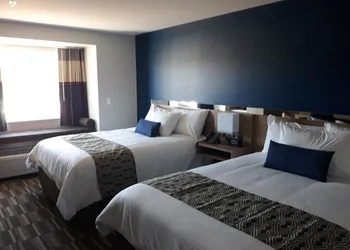 Microtel Inn & Suites by Wyndham Woodland Park hotel thumbnail 5
