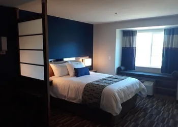 Microtel Inn & Suites by Wyndham Woodland Park hotel thumbnail 6