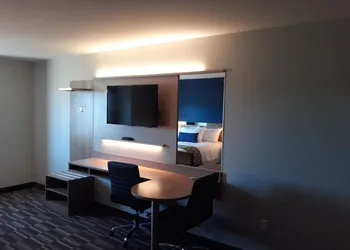 Microtel Inn & Suites by Wyndham Woodland Park hotel thumbnail 7