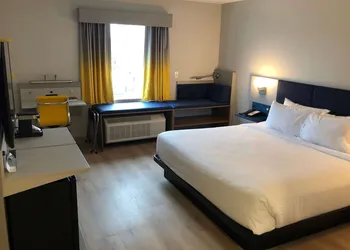 Microtel Inn & Suites by Wyndham Hot Springs hotel thumbnail 6