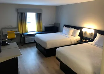 Microtel Inn & Suites by Wyndham Hot Springs hotel thumbnail 8