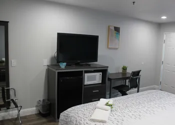 SureStay Hotel by Best Western Chowchilla Yosemite hotel thumbnail 3