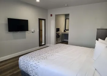 SureStay Hotel by Best Western Chowchilla Yosemite hotel thumbnail 5