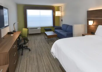 Holiday Inn Express & Suites Madisonville by IHG hotel thumbnail 2