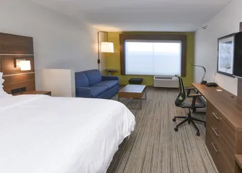 Holiday Inn Express & Suites Madisonville by IHG hotel thumbnail 7