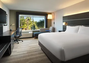 Holiday Inn Express & Suites Brunswick by IHG hotel thumbnail 4