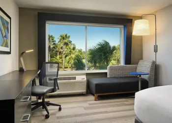 Holiday Inn Express & Suites Brunswick by IHG hotel thumbnail 5