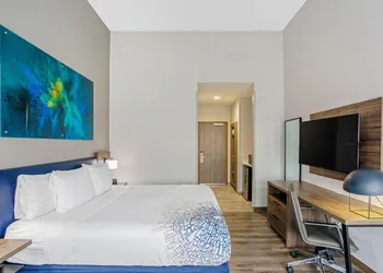 La Quinta Inn & Suites by Wyndham Miramar Beach-Destin hotel thumbnail 6