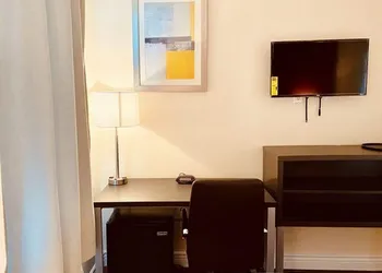 Surface Inn Brooklyn hotel thumbnail 6